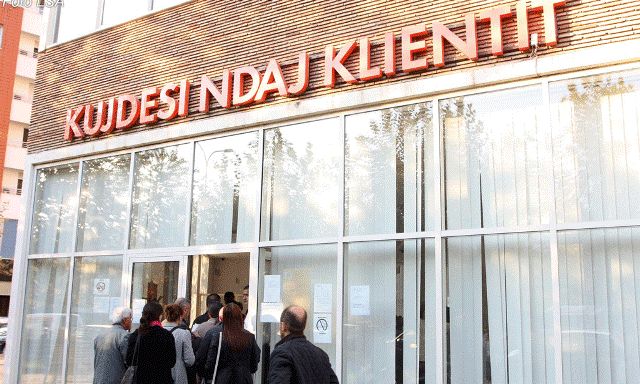 OSHEE shtyn afatin per debitoret familjare dhe pensioniste